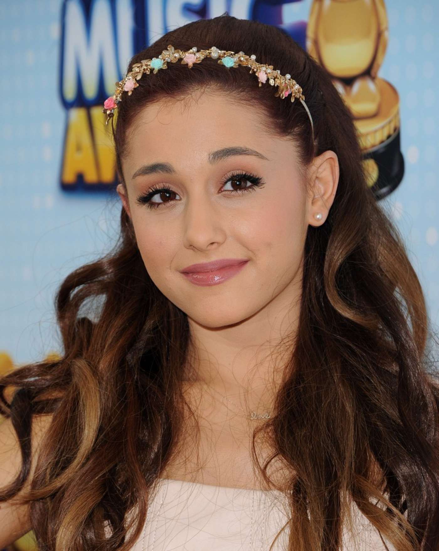 10 Ariana Grande Hairstyles